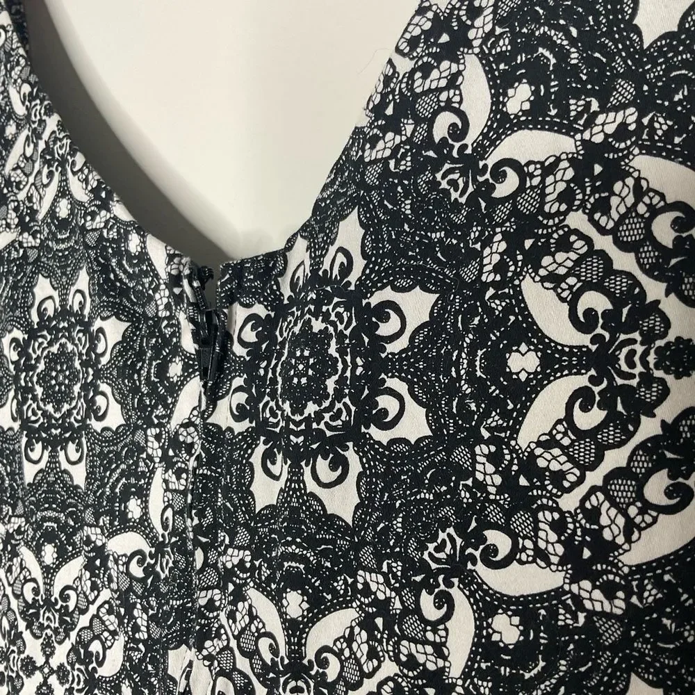 Torrid Abstract Tank - Picture 5 of 5